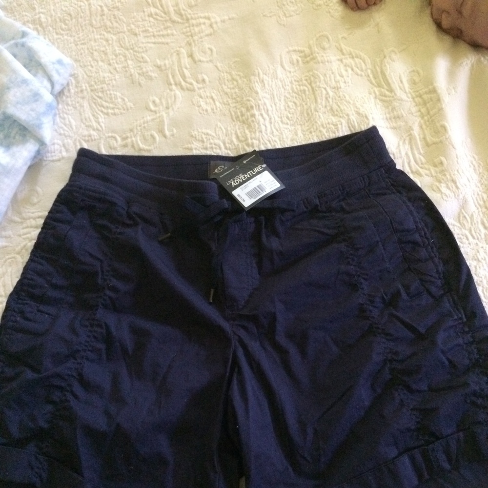 Eddie Bauer kick back shorts size 6 navy